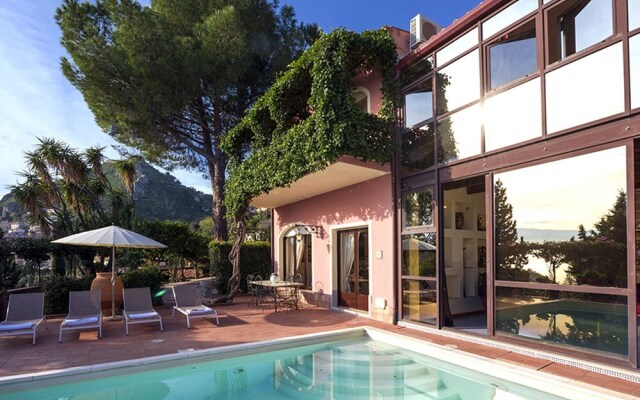 Villa With sea View and Private Pool Very Near to the Center of Taormina