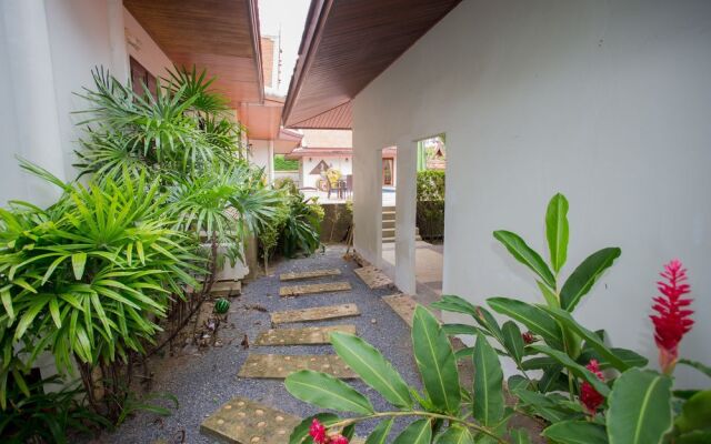 Sirinthara Villa 4 bed pool Nai Harn