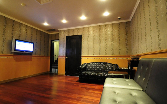 The River Fashion Hotel