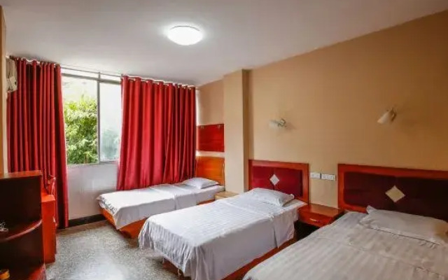 Yuechi Famous City Hotel