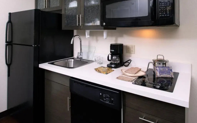 Candlewood Suites Olathe by IHG