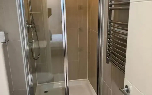 Leeds Apt - Hottub - Sleeps 6 - Special Occasions