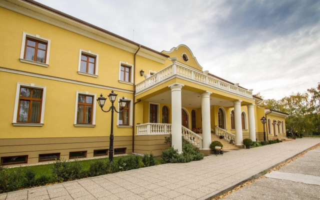 Hotel Plauter Kúria