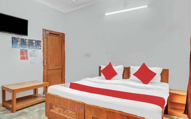 OYO Flagship 87309 Hotel Blue Moon