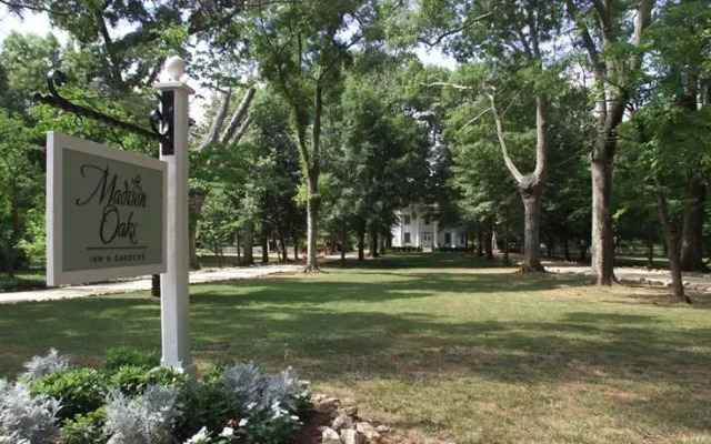 Madison Oaks Inn & Gardens