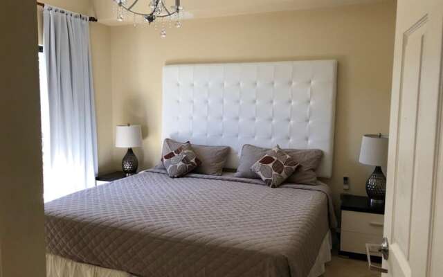 Gold Coast Luxurious and Stylish Condo