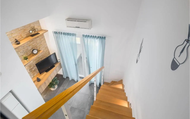 Two-Bedroom Apartment in Cervar Porat