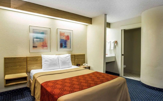 Econo Lodge Denver International Airport