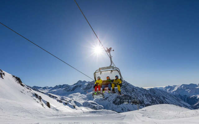 Glacier Hotel Grawand