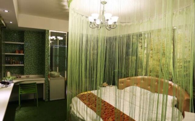 Luoyang Jiayue Theme Hotel
