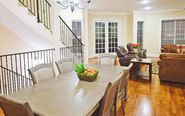 3Bdrm 3.5Bath 9Beds - Museum Parks Zoo