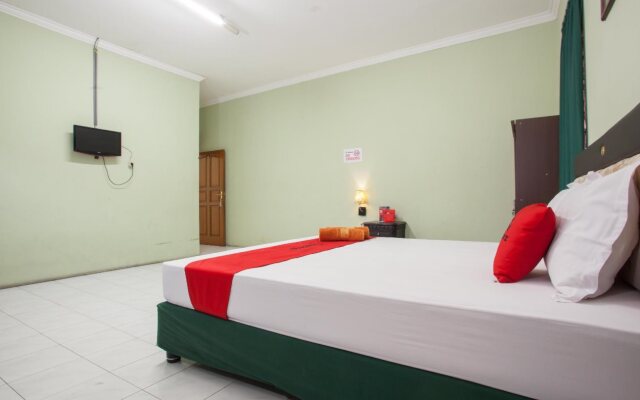 Shafira Guesthouse by Reddoorz