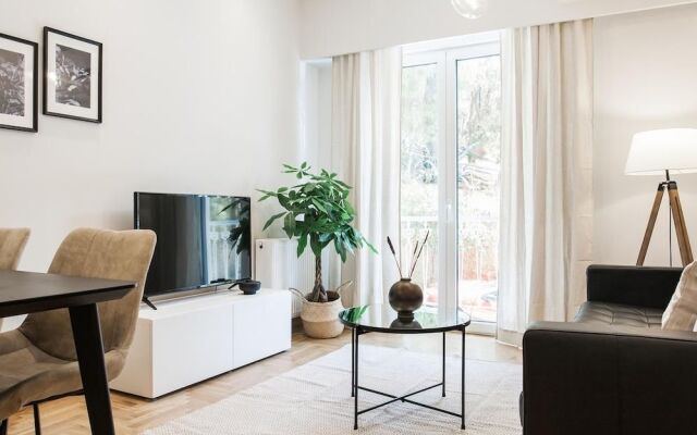 UPSTREET Peaceful 2BD Apartment in Kolonaki