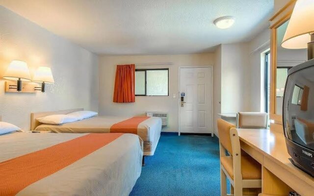 Motel 6 Anaheim Stadium - Orange