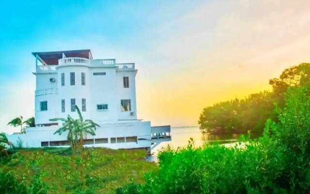 See Belize Sunrise Sea & Garden View 2-bed Studio w Pool & Overwater Deck, 1stfl
