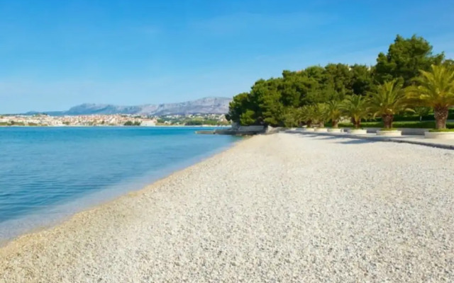 A2 - apt With 2 Balconies, 5 min Walking to Beach