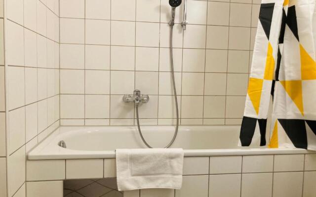 City Residence Apartments FREE Parking & Self Check-in