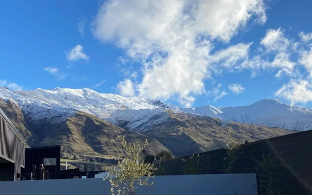 Modern Fully Fenced Stackbrae Holiday Home