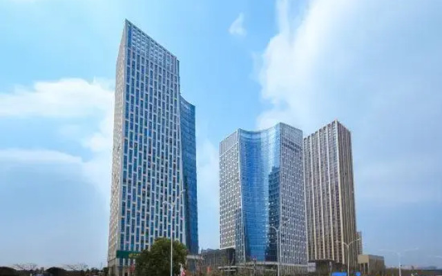 Vienna Hotel (Wuhan Aeon Jiangxiaketing Metro Station)