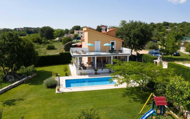 Villas in Kanfanar With 4 Bedrooms and 5 Bathrooms