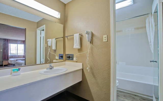 Americas Best Value Inn Laredo