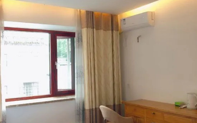 A homestay which embrace the mountains in jingdezhen