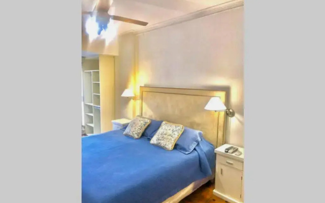 ¡Pleno Centro Con Patio Grande Y Cochera!