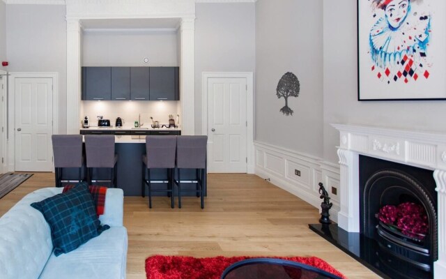 JOIVY York Place Apartment in Georgian City Centre Building