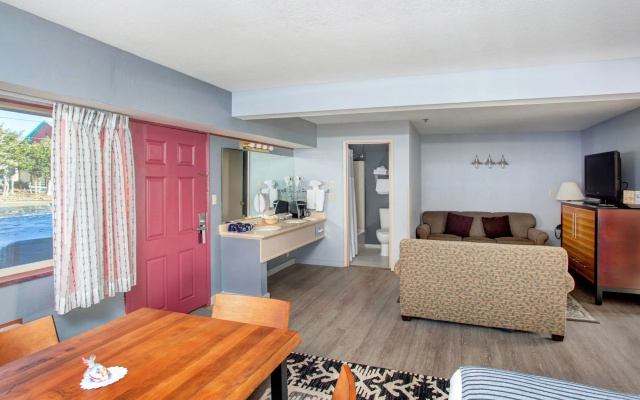 Inn At Seaside