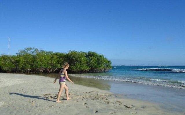 Cartago Bay