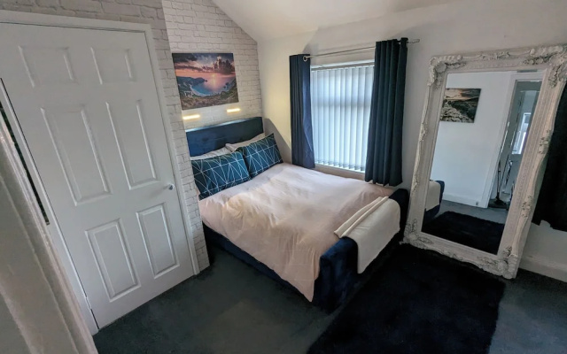 Fantastic Location to Ebrington Sq and City Centre