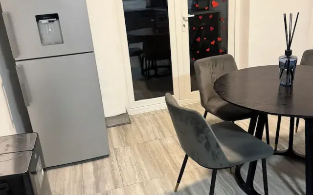 Corporate 3bedroom home with parking