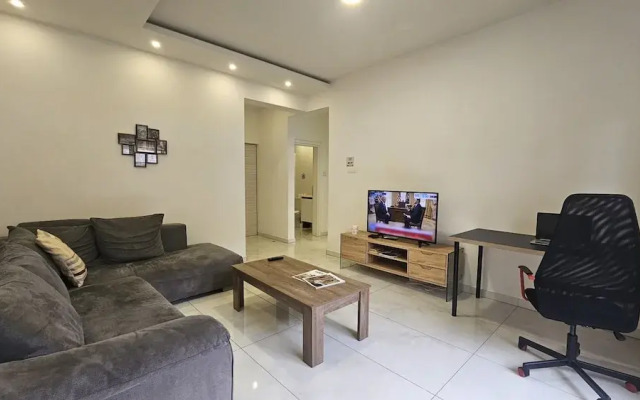 12 LCA - Stay Finibreeze Apartment