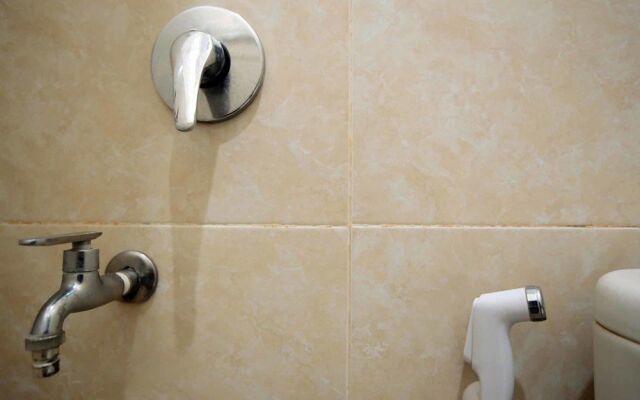 RedDoorz near Marlboro