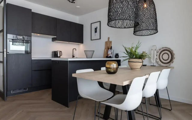 Spacious Waterfront Apartment