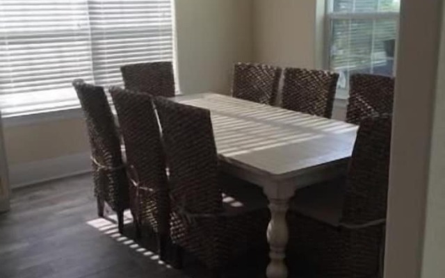 High Tide 7 Bedroom Apartment by BnD