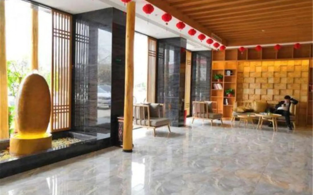 Kee Royal Hotel (Dengzhou Hua Chau Academy Store)