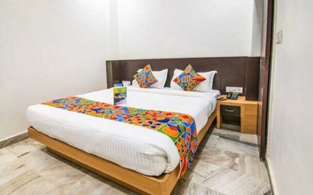 Fabhotel Golden Leaf