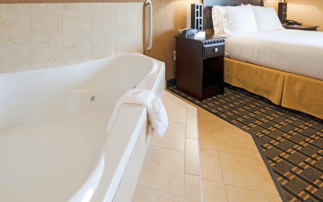 Holiday Inn Express Hotel & Suites Ennis by IHG