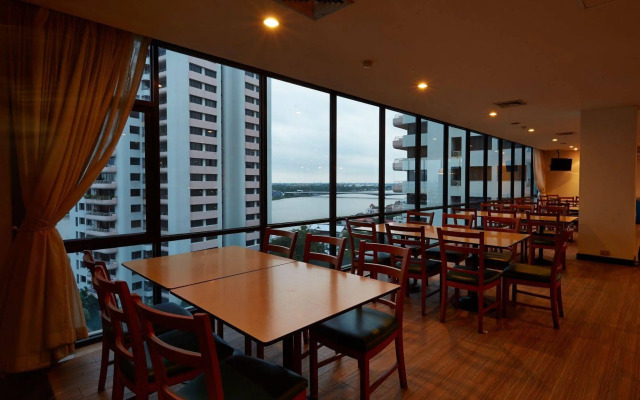 Riverine Place Hotel and Residence