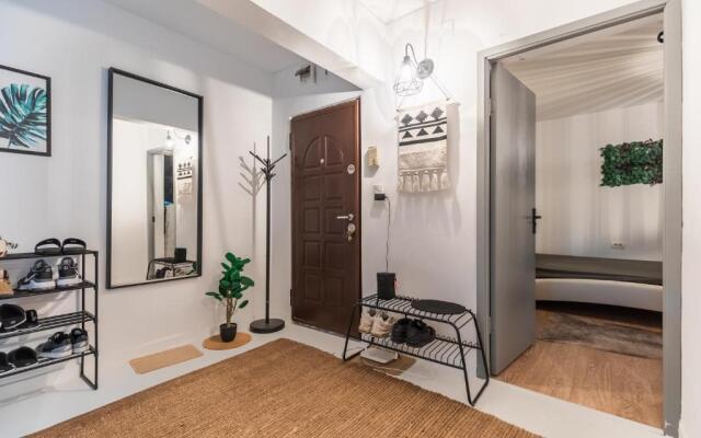 Jungle Apartment 15 Min Walk to Beach & Downtown