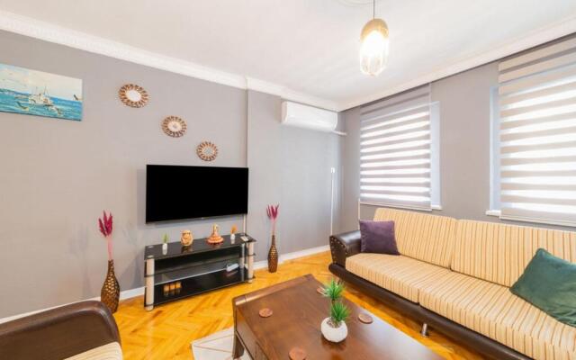 Central Flat Close to the Beach in Muratpasa
