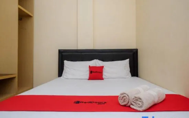 RedDoorz Near Taman Pantai Alam Indah Tegal – Guest Rooms – Tegal