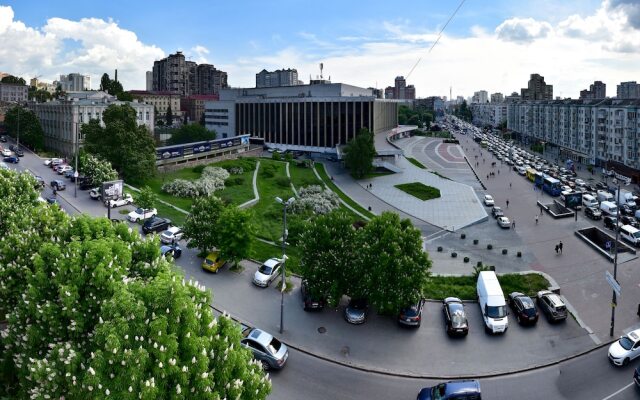 7 Sky on Y. Konovaltsia street