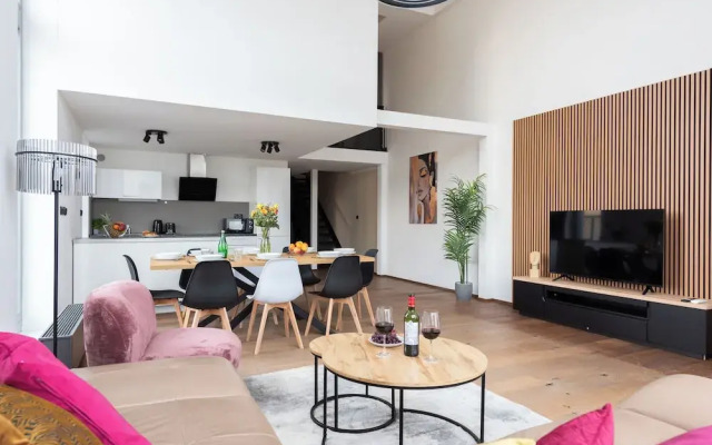 Modern Penthouse with 3-bedrooms