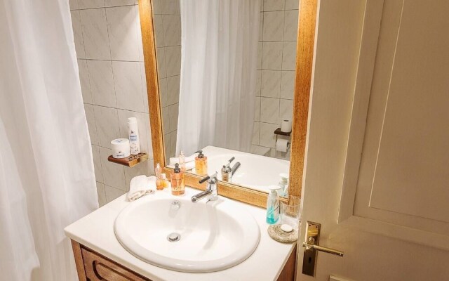 "Aura" apt in Stone Tower 1690 • Andros