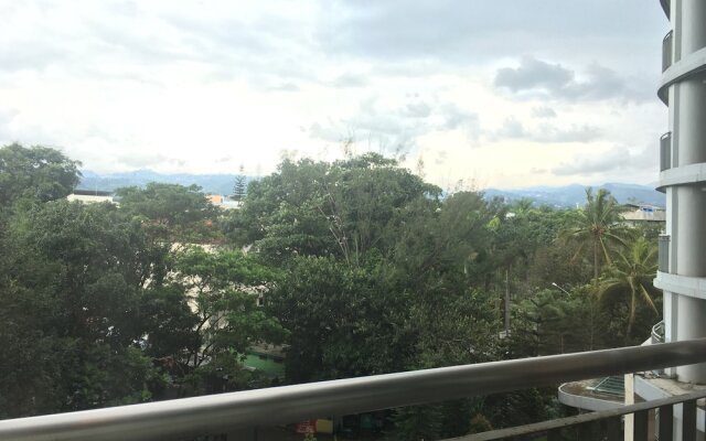 Stylish & Comfortable Studio at Beverly Dago Apartment