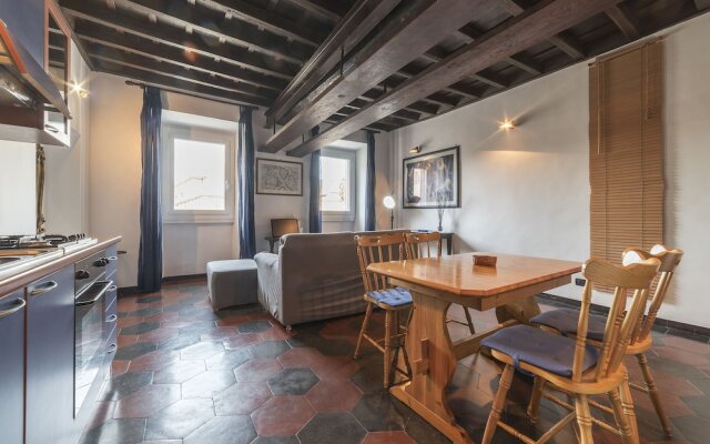 Colosseo Modern Apartment