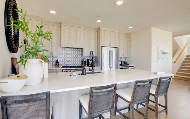 Seaside Vacation Rental: Walk to Beach & Downtown!