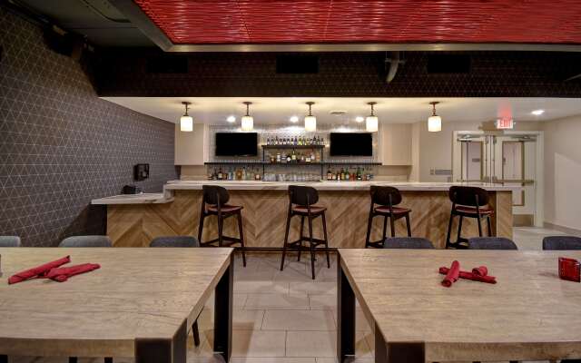 DoubleTree by Hilton St. Louis Airport